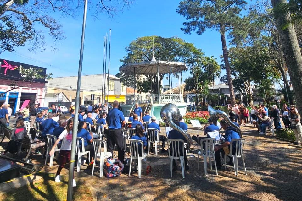banda santa cecilia de itatiba completa 120 anos